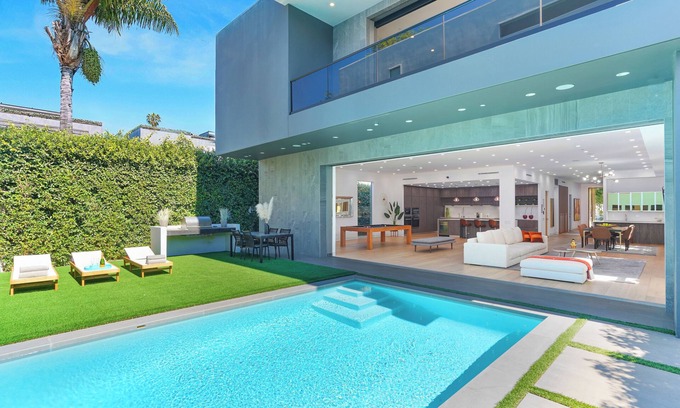 Beverly Hills Villa | Villa Pasha by LuxJB π 16 Guests π 9 beds π Cinema & Gym