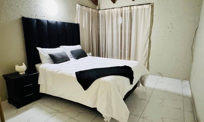 Woodmead House | Villa Picasso- 1 Bed Villa