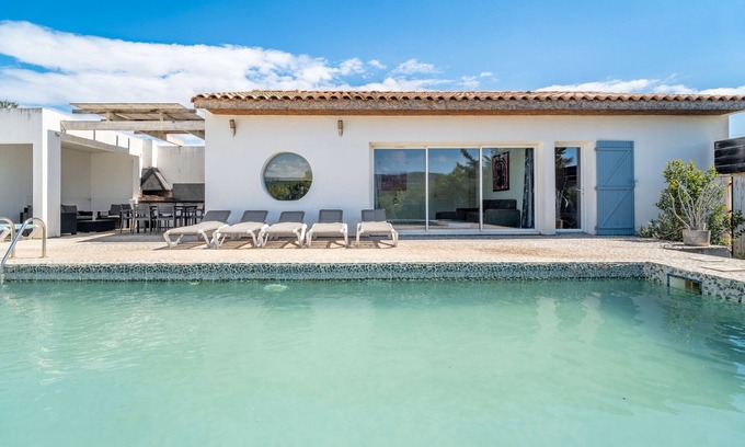 Montseret Villa | Villa 'Piscine Privée Proche Plages' with Private Pool, Private Terrace and Wi-Fi