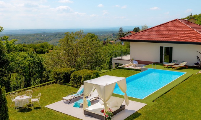 Breznik Plesivicki Villa | Villa Plešivica view
