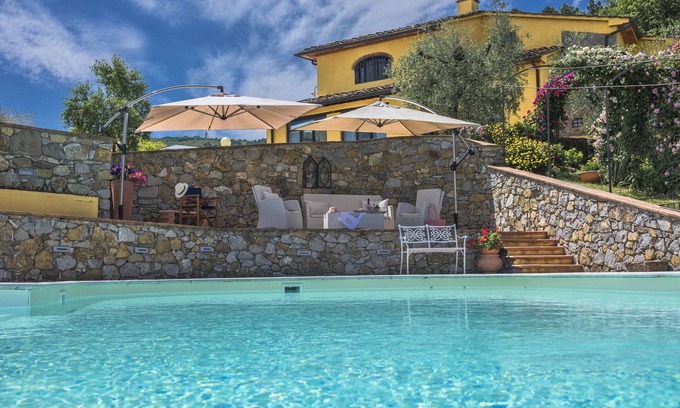 Casalguidi Villa | Villa 'Podere Bucigattolo' with Private Pool, Wi-Fi and Air Conditioning