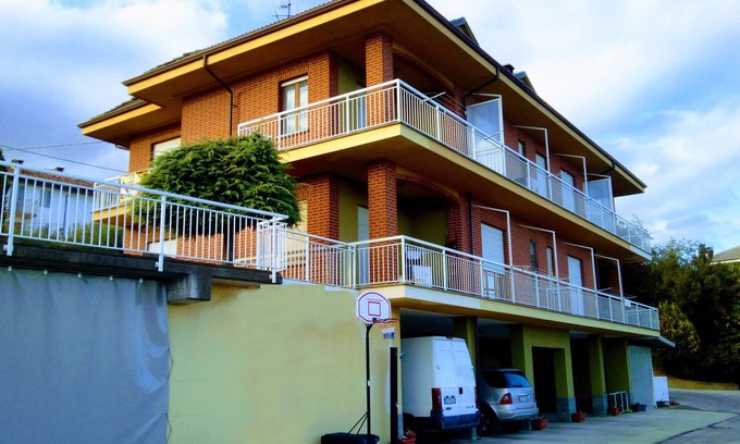 San Damiano dʼAsti Villa | Villa Ponte Vacation Accommodation