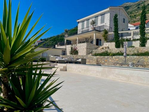 Rezevici Villa | Villa Portico