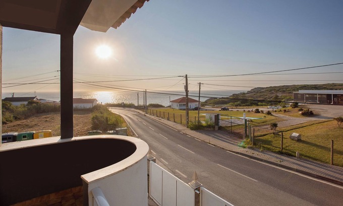 Torres Vedras Villa | Villa 'Praia Azul Beach and Sun' with Sea View, Private Garden and Wi-Fi