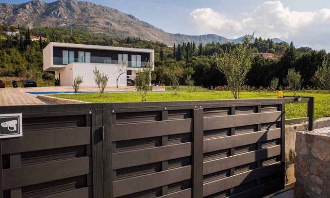 Petraca Villa | Villa Primavera with Swimming Pool