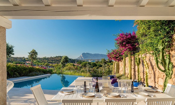 Puntaldia Apartment | Villa Puntaldia White