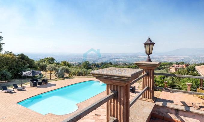 Monte Compatri Cabin | Villa Rayskaya
