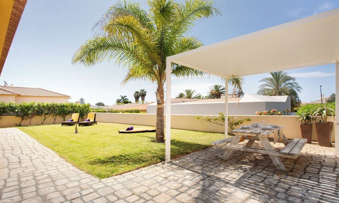 Campo de Baixo Villa | Villa 'Retiro Praia' with Mountain View, Private Terrace and Wi-Fi