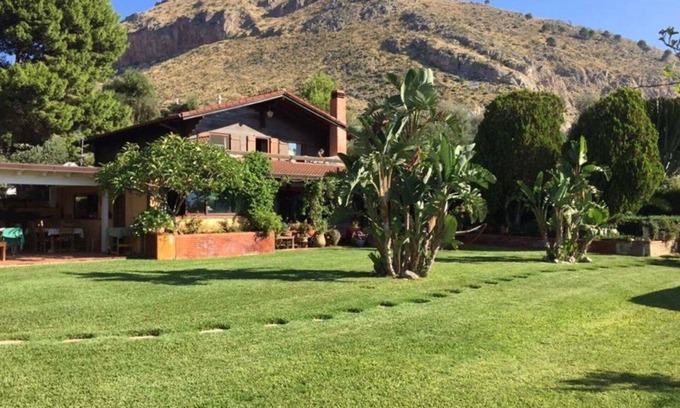Mondello Villa | Villa Rosemada, Chalet Mondello Holiday House.