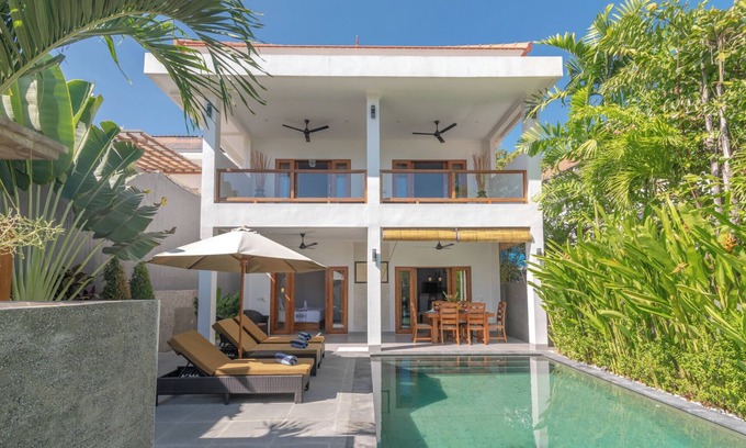 Pemaron Villa | Villa Royal Lovina - New Brand Luxury Private Beachfront Villa