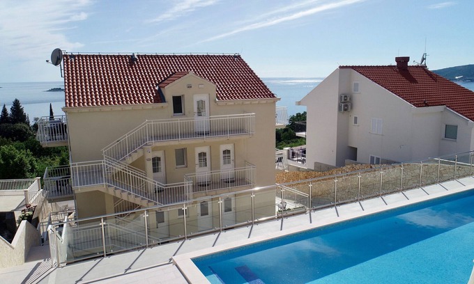 Plat Apartment | Villa Samba - Studio Apartment with Balcony and Sea View