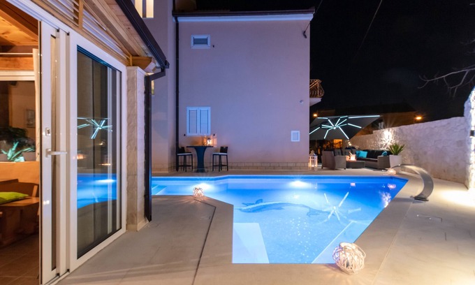 Split Apartment | Villa San Tonini Deluxe Apartment with private heated pool