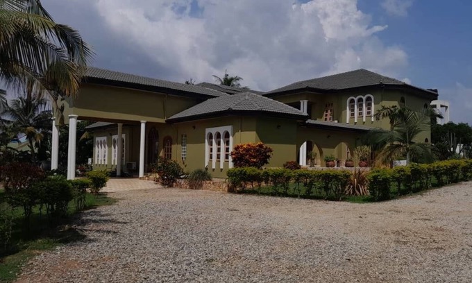 Ejisu Villa | Villa Sankofa