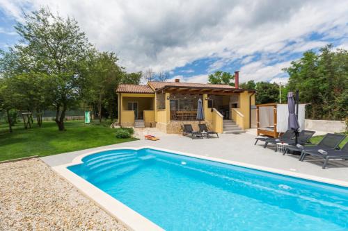 Debeljuhi Villa | Villa Savey - heated pool