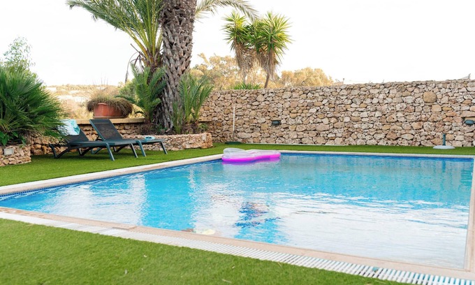 Xaghra Villa | Villa Savona 3 Bedroom Villa with private pool