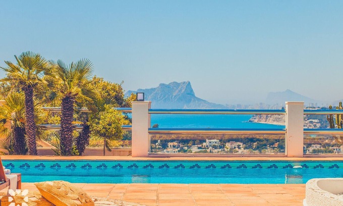 Arnella Villa | Villa SCARLETT by Abahana Villas