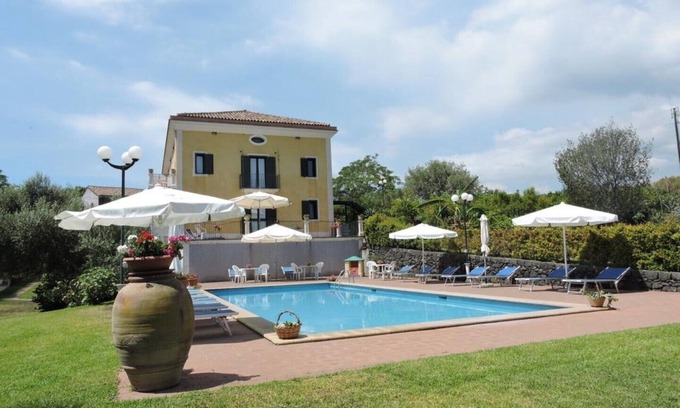 Santa Tecla Apartment | Villa Sciare Modò First floor apartment