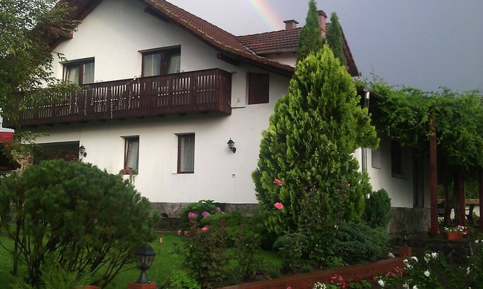 Porumbacu de Jos Villa | Villa Serbota with 2000 sqm garden and creek