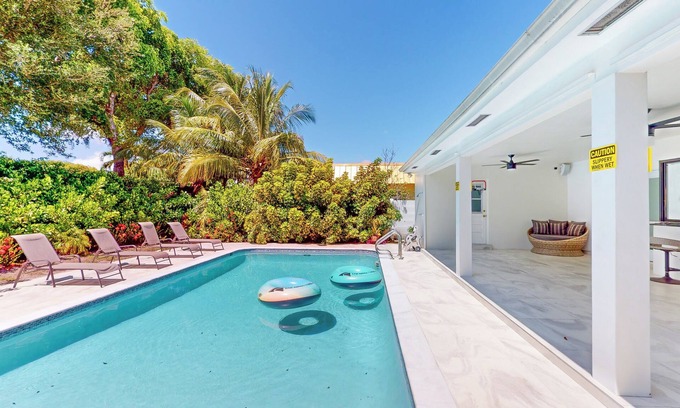 Emerald Hills House | Villa Shapira 6BR Designer Home w Pool