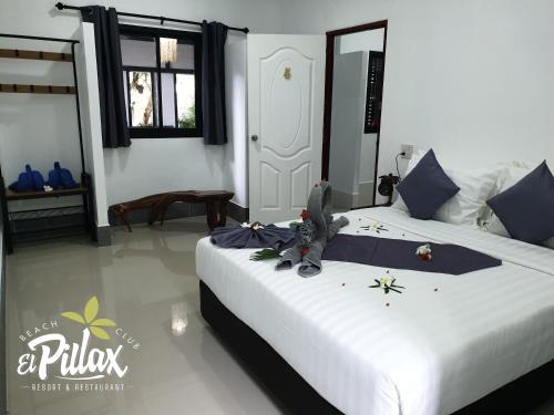 Ko Lanta Villa | Villa - Sleeps 8 - Terrace - Beach Close