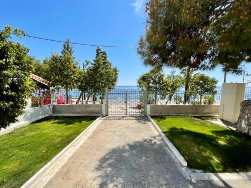 Agii Theodori House | Villa Sofia - Corinthia Beach