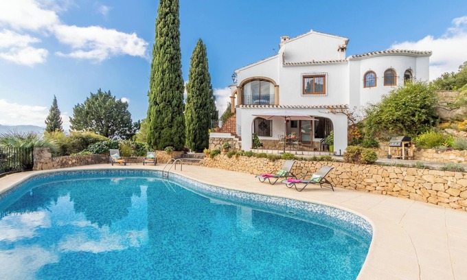 Montgo de Toscamar Villa | Villa "Sol y Luna" with Mountain View, Pool, Terrace, A/C & Wi-Fi