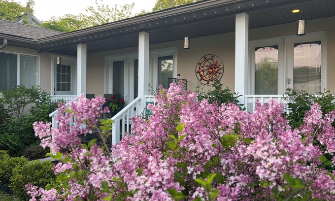 Historic Old Town Bed & Breakfast | Villa Sole - Old Town NOTL