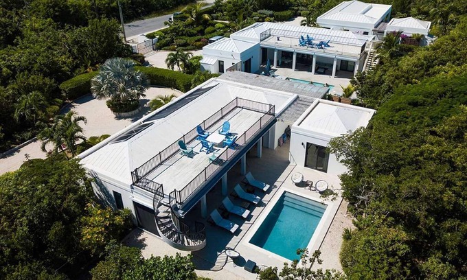 Grace Bay West Villa | Villa Solis Luxury villa