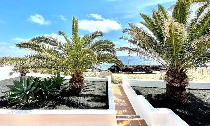 Charco del Palo Villa | Villa Solo Adultos,vistas mar,Wifi,frente a playa