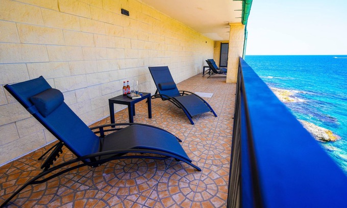 Augusta House | Villa sul Mare, il Mare Dalla tua Camera da Letto, 20 Scalini e ti Puoi Tuffare
