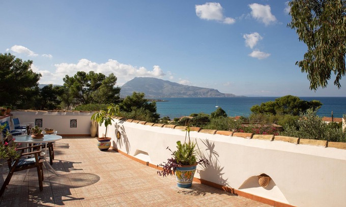 Cornino Villa | Villa 'Sul Mare Vista Tramonto' with Sea View, Garden and Wi-Fi