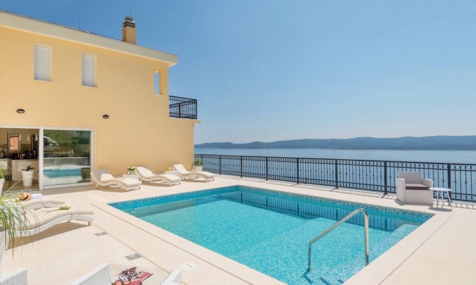 Mimice Villa | Villa Sun Palace is a luxury 5 bedroom villa with amazing sea views