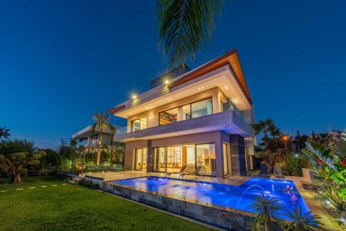 El Makina Villa | Villa Talia, Luxury Stay, Golf & Lake View
