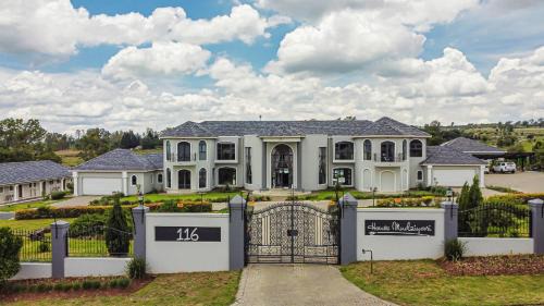 Greater Johannesburg Metropolitan Area House | Villa Tasha Luxury Suites, Lanseria
