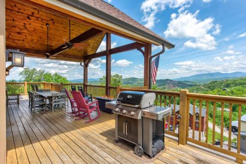 Chalet Village North House | Villa Tavia by Stony Brook Cabins