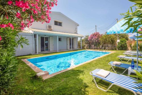 Agios Matthaios Villa | Villa Teo