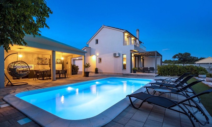 Drnis Villa | Villa Tonka near Krka National Park with big pool and 4 mountines bikes at disposal