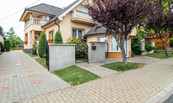 Balatongyorok Apartment | Villa Topáz