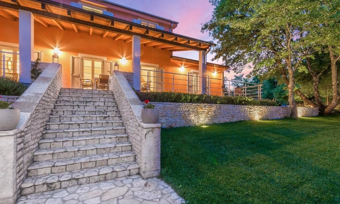 Modrusani Villa | Villa Tre Colonne