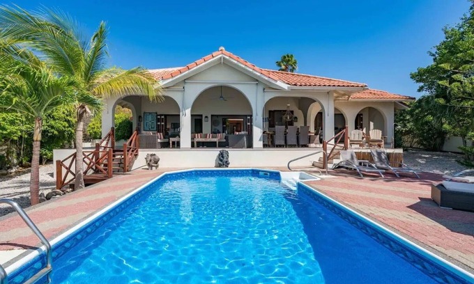 Bisento Villa | Villa Trupial is a family house with a great view over the Caribbean ocean