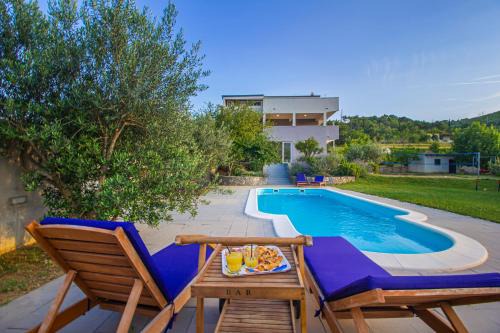 Tugare House | Villa Ume - heated pool, sauna, volleyball court