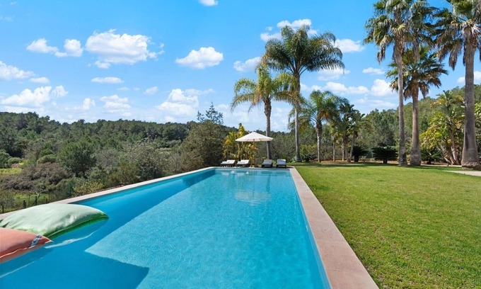 Sant Rafael de Sa Creu Villa | Villa Universe - Tranquility and strategic location in the heart of Ibiza.