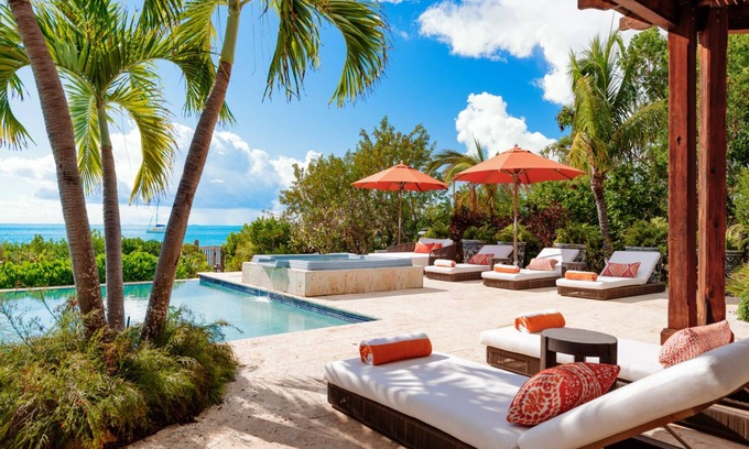 Ocean Point House | Villa Valentina: Swim Access, Pool, Kayaks, & More!