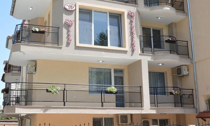 Kiten House | Villa Valentines