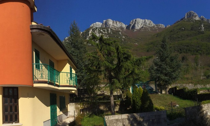 Postiglione Villa | Villa Venus. Historic villa in the green. Relaxation and nature.