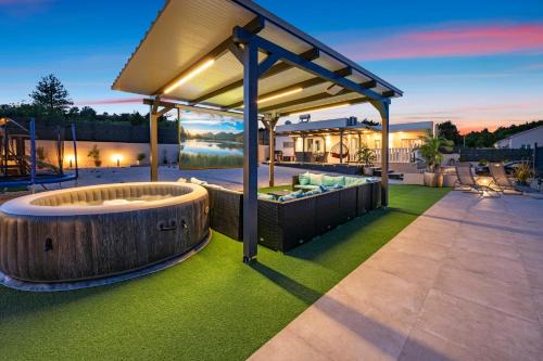 Bilice Villa | Villa VERONICA with CINEMA PROJECTOR by the HEATED POOL and JACUZZI