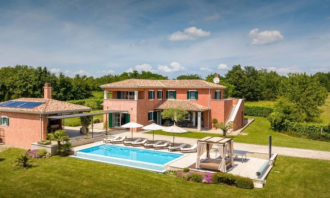 Tinjan Villa | Villa Village - with heated pool, golf course, private tennis