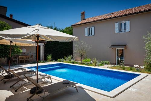 Nova Vas House | Villa Vin - Pool, ruhig, strandnah, Klimaanlage, Außenküche, Meeresnähe, Gästebetreuer