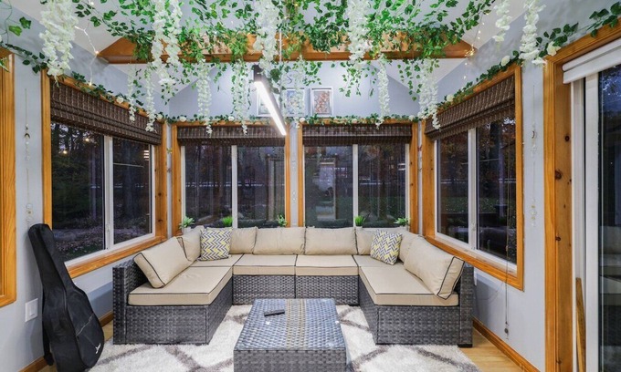 Pocono Summit House | Villa w/a Hot Tub , Fire Pit, Sunroom, Gym,Arcade