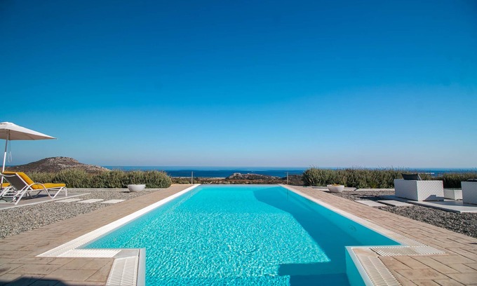Kalithies Villa | Villa White Lady with pool & jacuzzi!